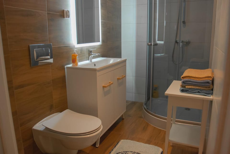 Apartamenty Szczawno-Zdrój - Boczna 5a Bed and Breakfast in Lower Silesian Voivodeship