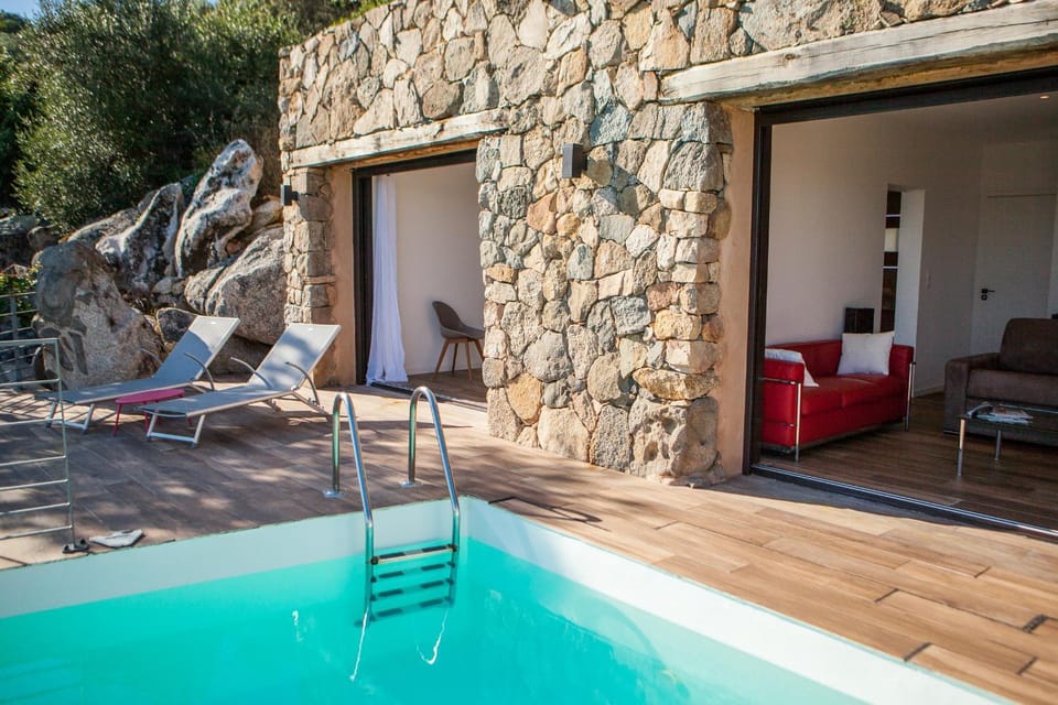 Patio, Day, Living room, Pool view, Swimming pool, sunbed