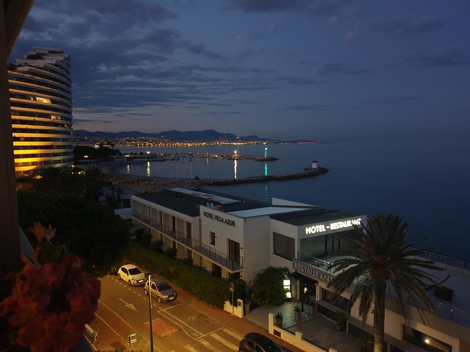 City view, Sea view