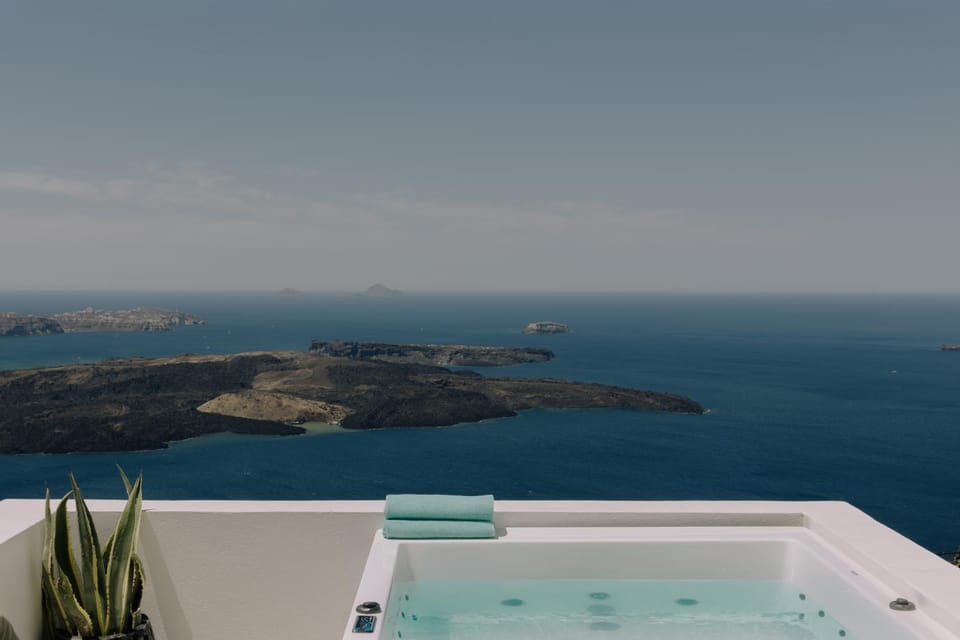 Day, Natural landscape, Hot Tub, Balcony/Terrace, Decorative detail, Sea view, Swimming pool