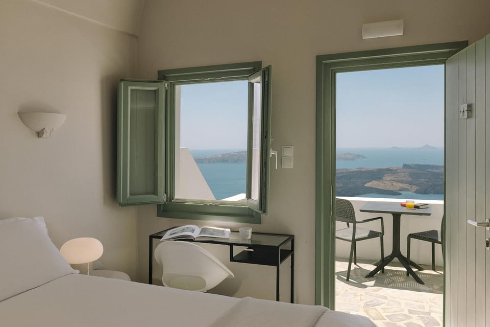 Bed, Day, Natural landscape, View (from property/room), Balcony/Terrace, Decorative detail, Bedroom, Sea view