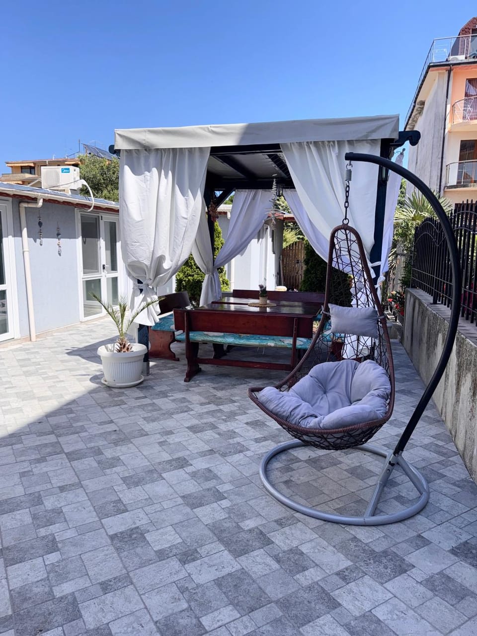 Patio, Day, Garden