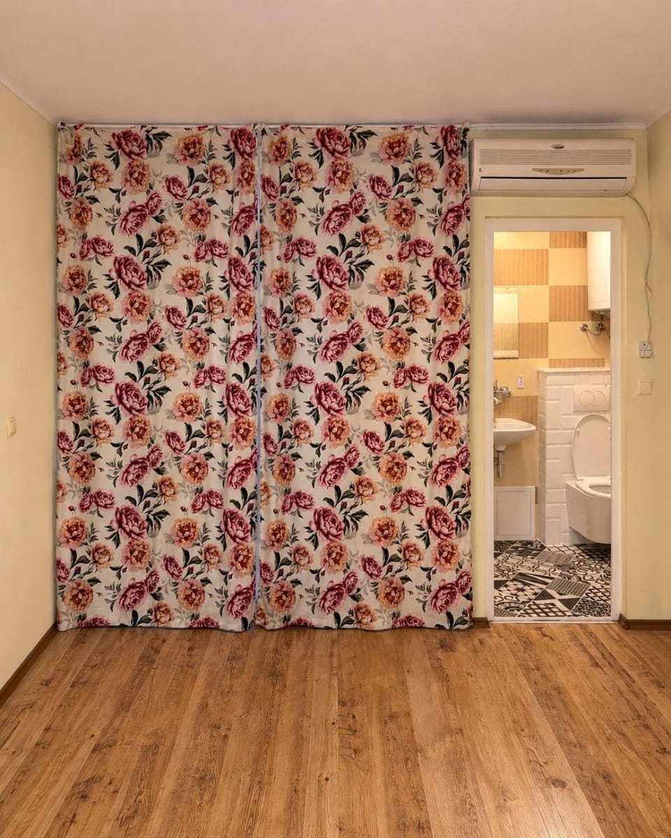 Bathroom, air conditioner