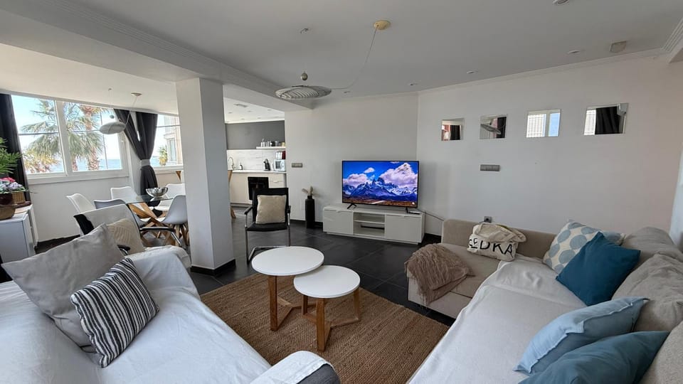 Apartamento Torre Yago primera linea playa Benidorm con Wi-Fi & AC Apartment in Benidorm