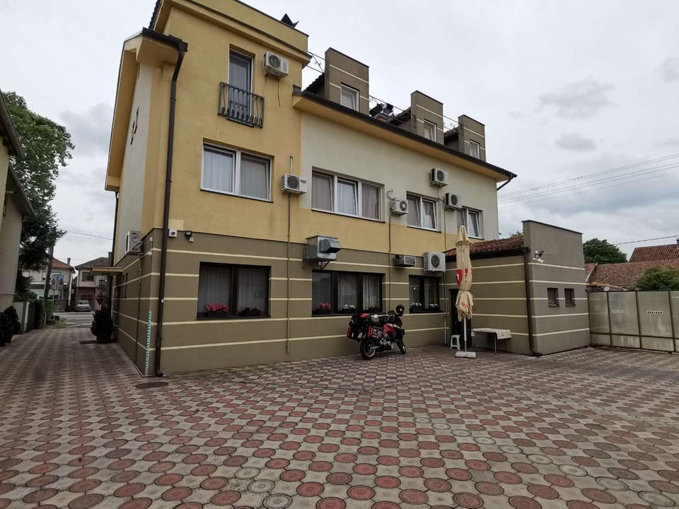 Property building, Day, Street view