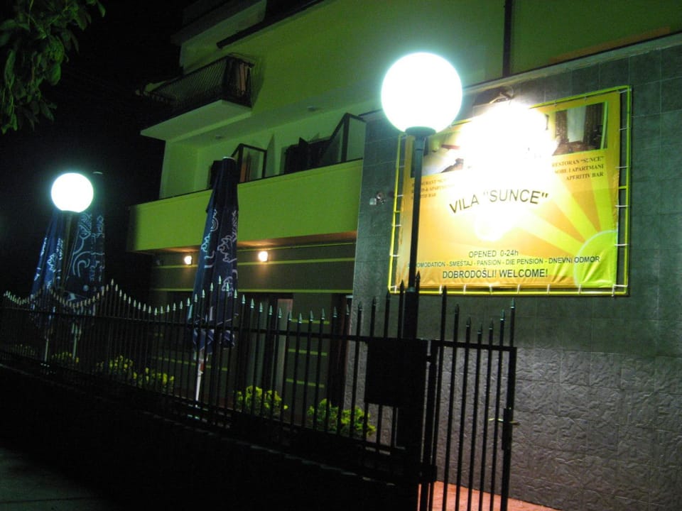 Facade/entrance
