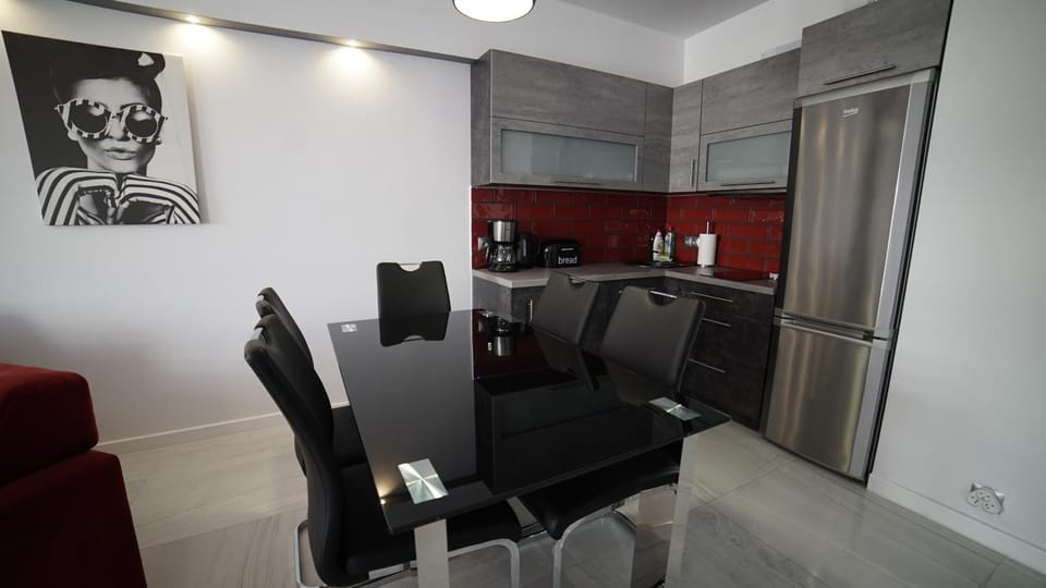 Coffee/tea facilities, Kitchen or kitchenette, Dining area