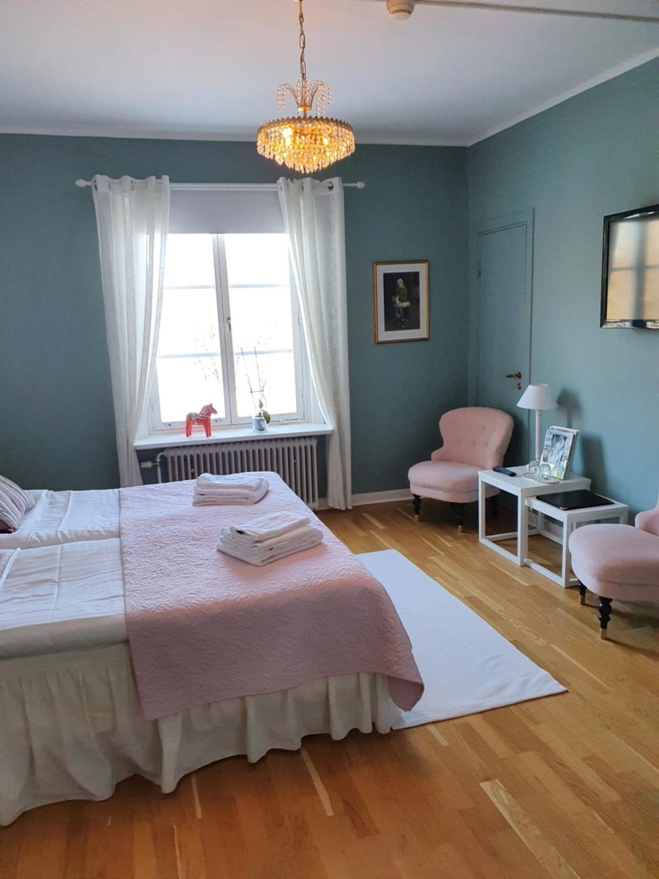 Photo of the whole room