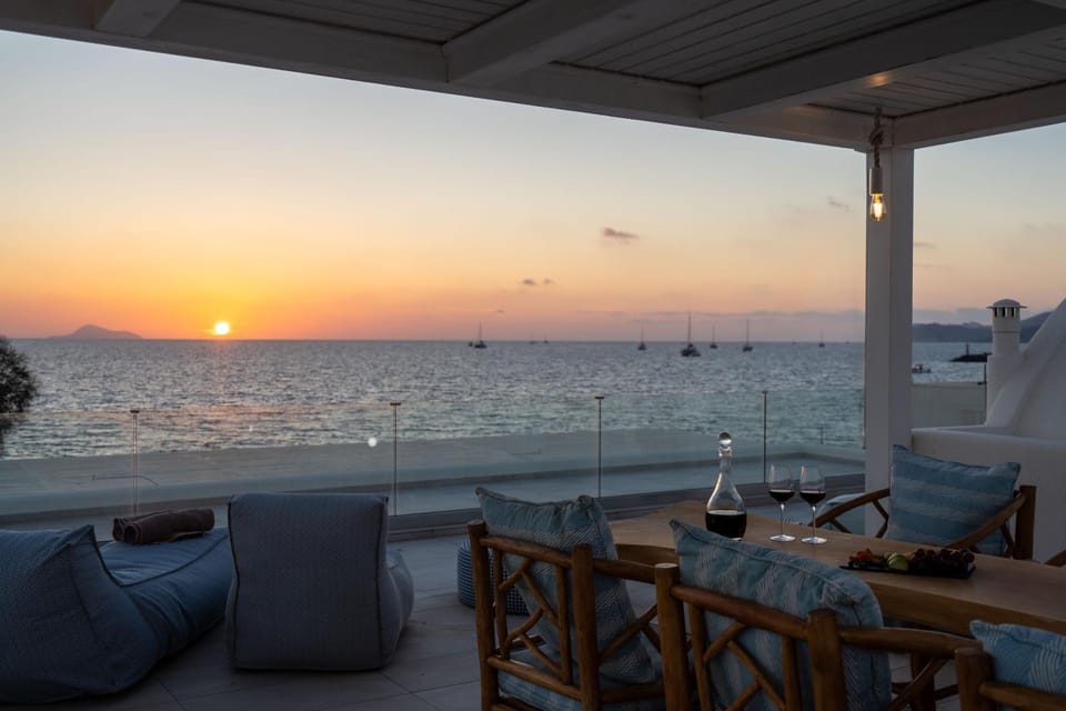 View (from property/room), Balcony/Terrace, Seating area, Dining area