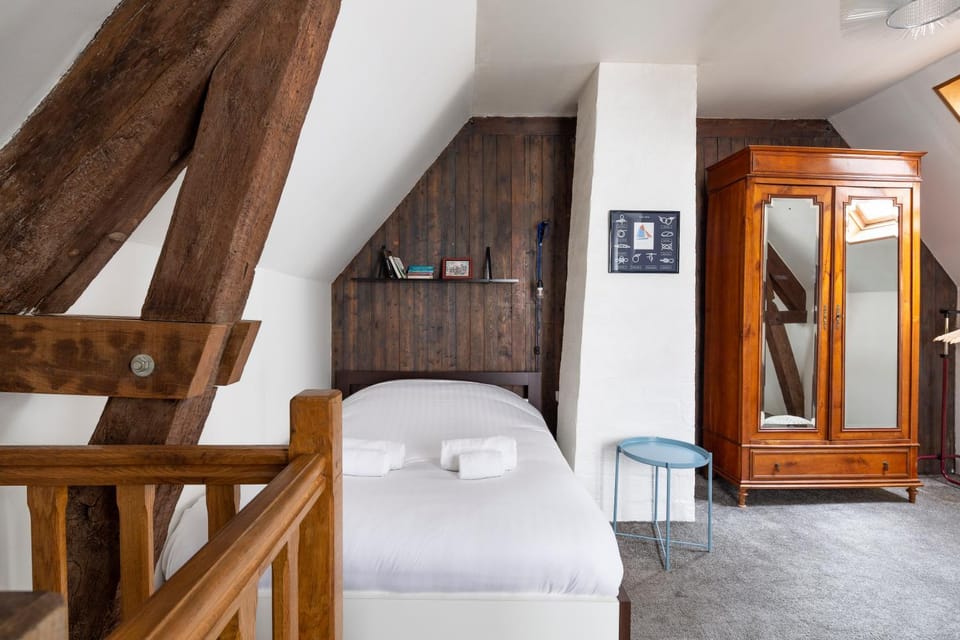 Bed, Bedroom