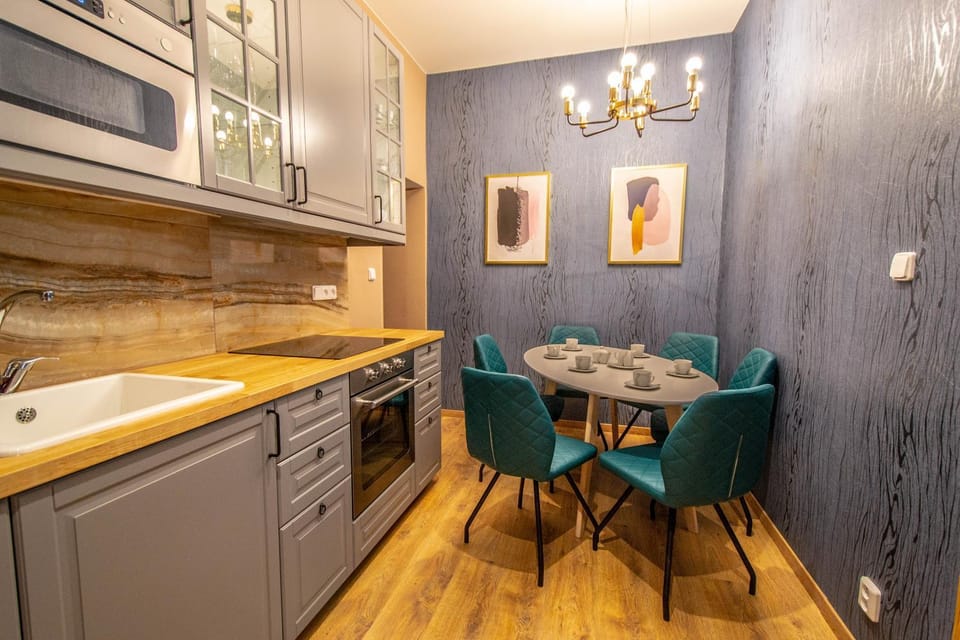 Kitchen or kitchenette, Dining area, Communal kitchen