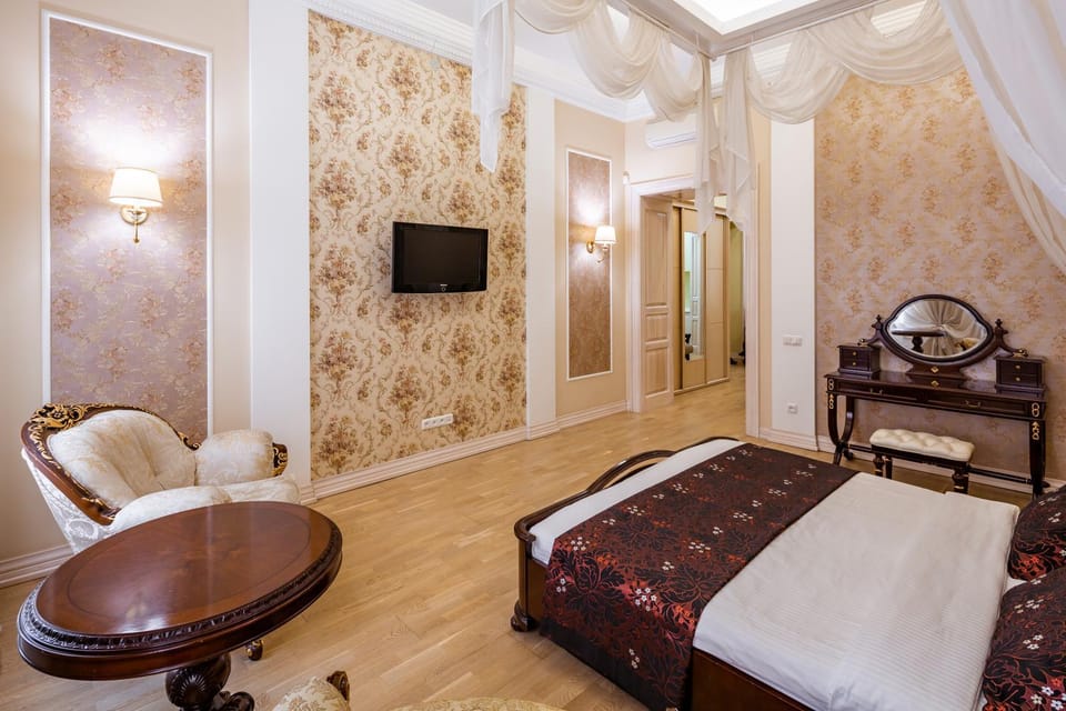 Photo of the whole room, Bedroom
