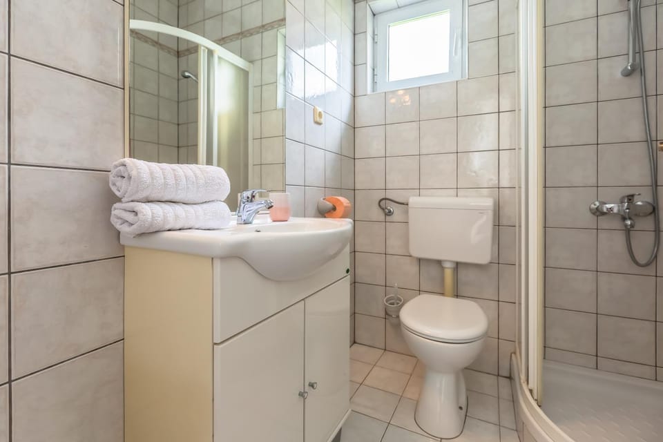 Apartments Agneza Tucepi Bed and Breakfast in Tučepi