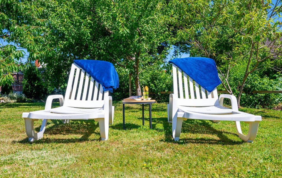 Garden, sunbed