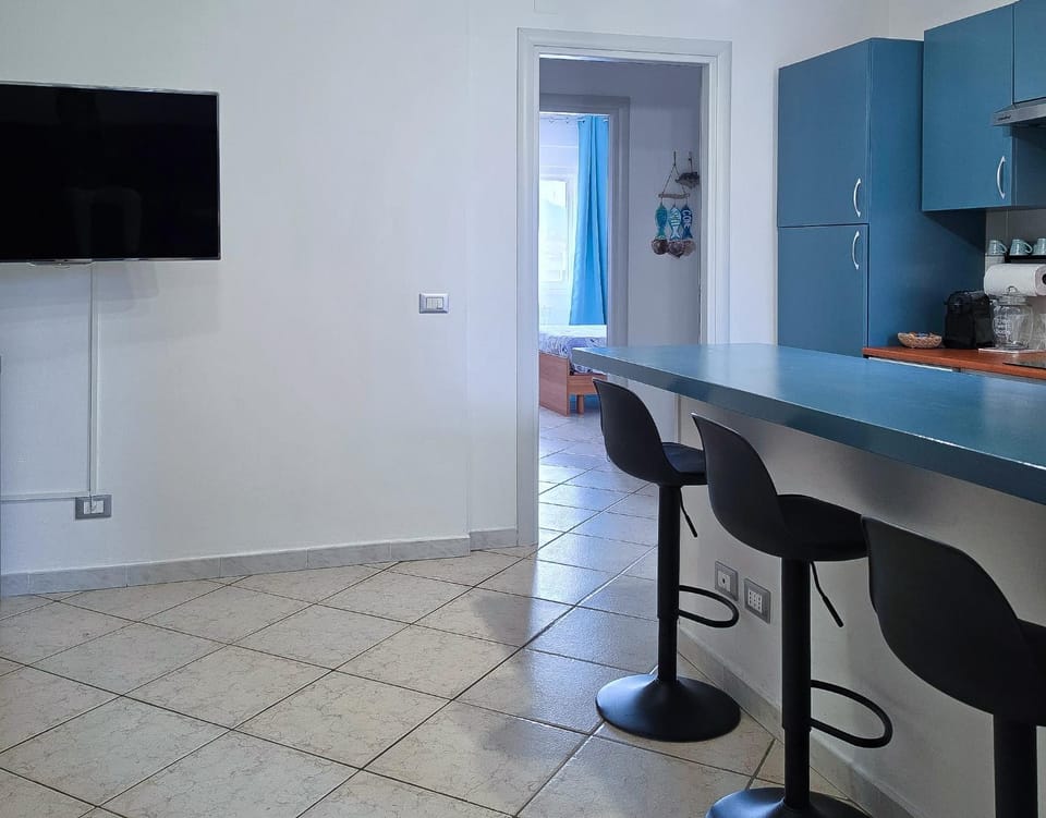 TV and multimedia, Kitchen or kitchenette, Dining area, stove