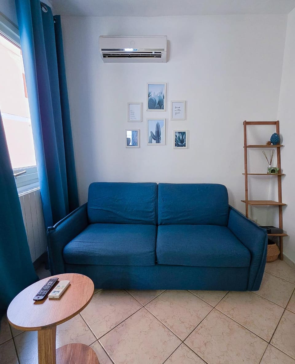 Living room, air conditioner