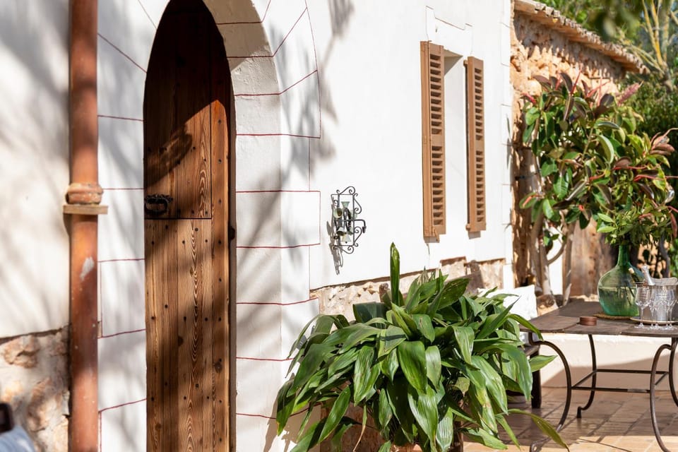 Facade/entrance, Lobby or reception, Garden view