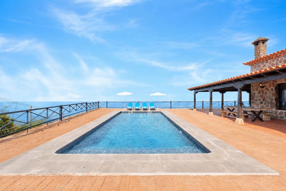 CERCADO DEL MEDIO, CHALET con PISCINA PRIVADA Villa in Canary Islands