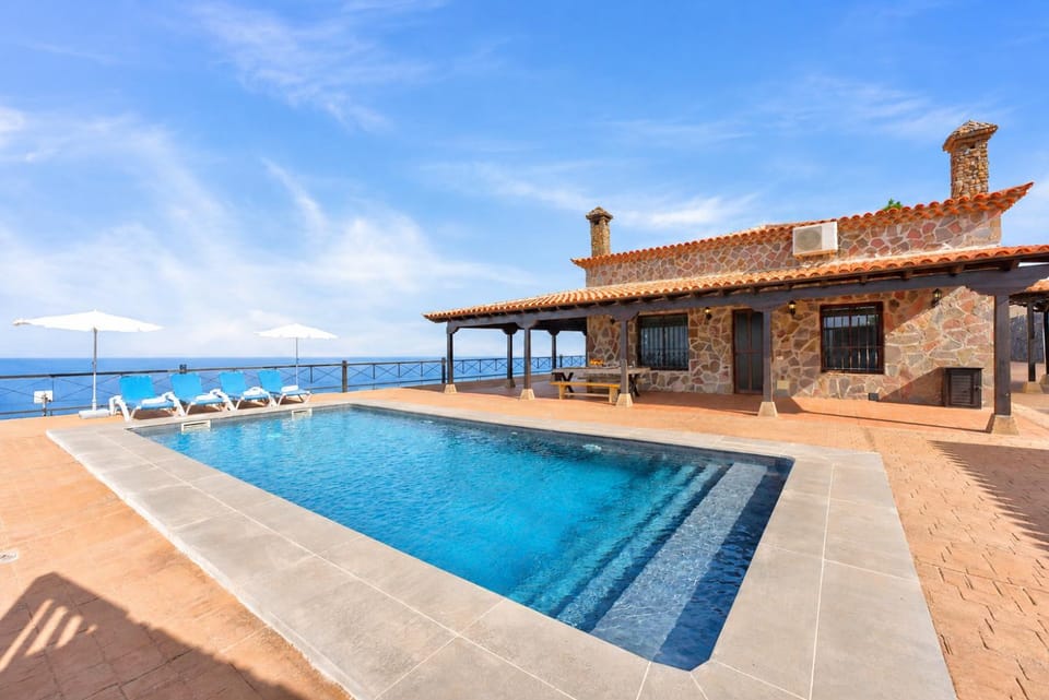 CERCADO DEL MEDIO, CHALET con PISCINA PRIVADA Villa in Canary Islands