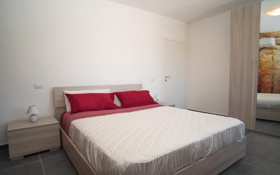 Bed, Photo of the whole room, Bedroom, wardrobe, air conditioner