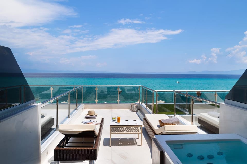 Hot Tub, Balcony/Terrace, Pool view