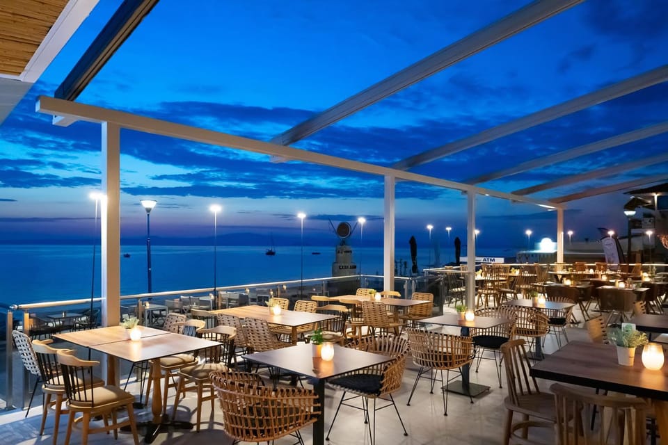 Property building, Restaurant/places to eat, Sea view