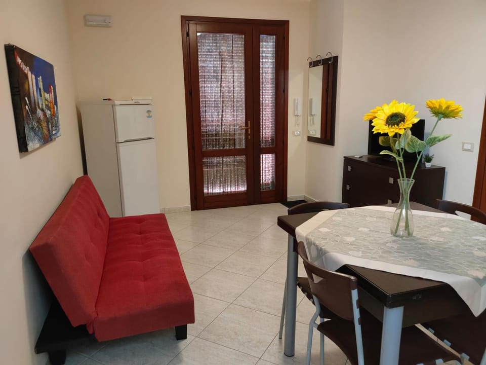Communal lounge/ TV room, TV and multimedia, Living room, Seating area, Dining area, air conditioner