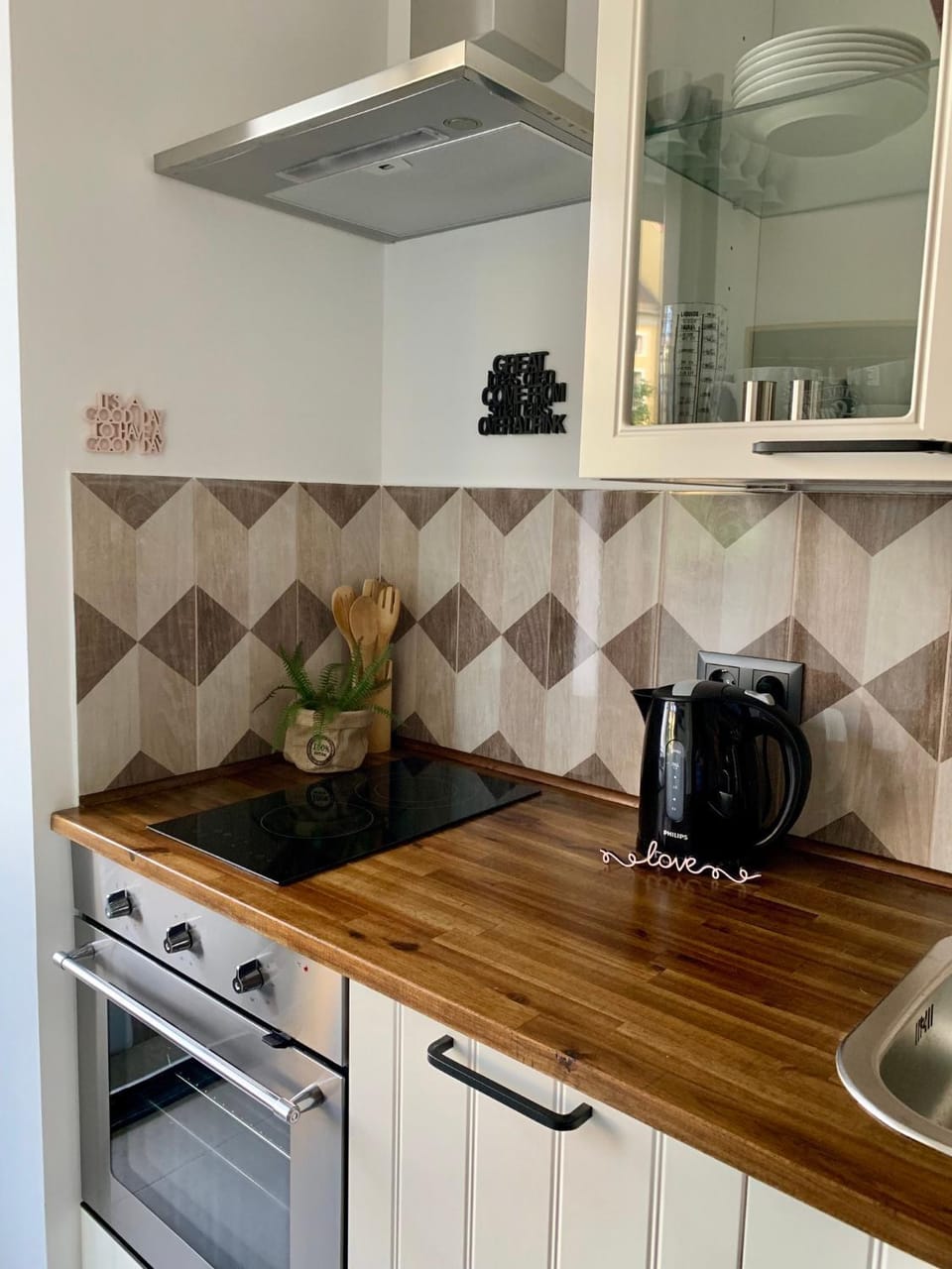 Kitchen or kitchenette, Decorative detail