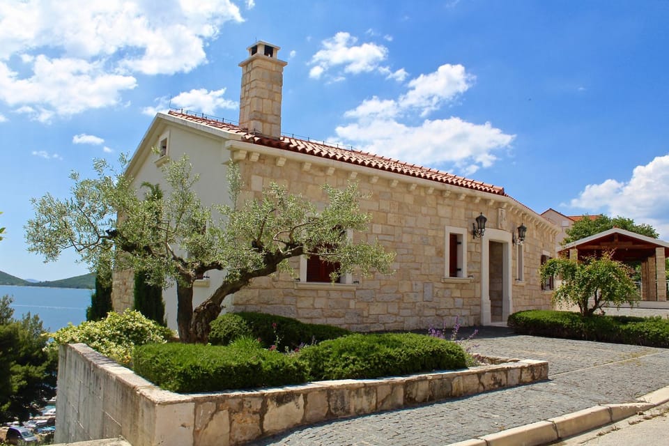 Facade/entrance, Garden