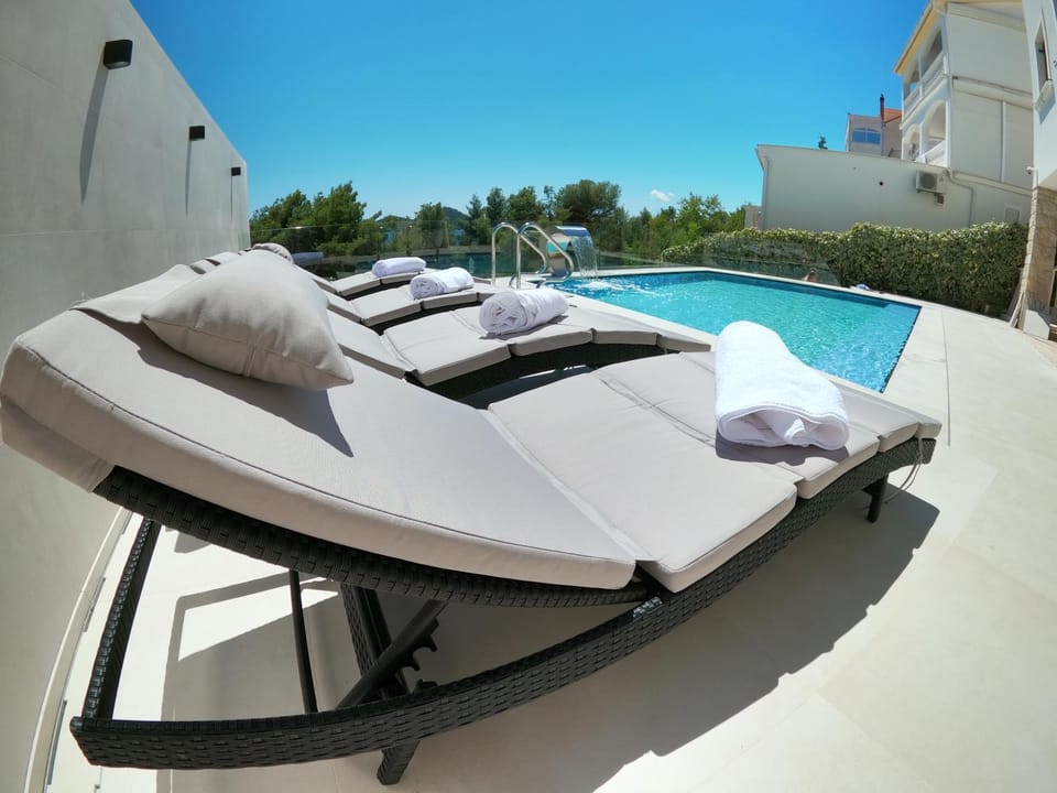 Swimming pool, Swimming pool
