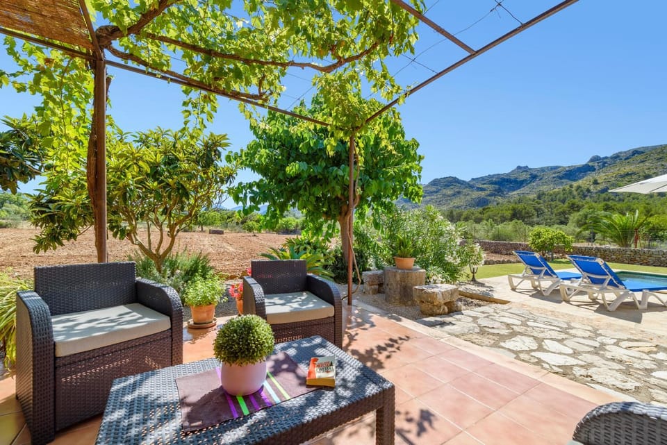 Property building, Balcony/Terrace, Living room