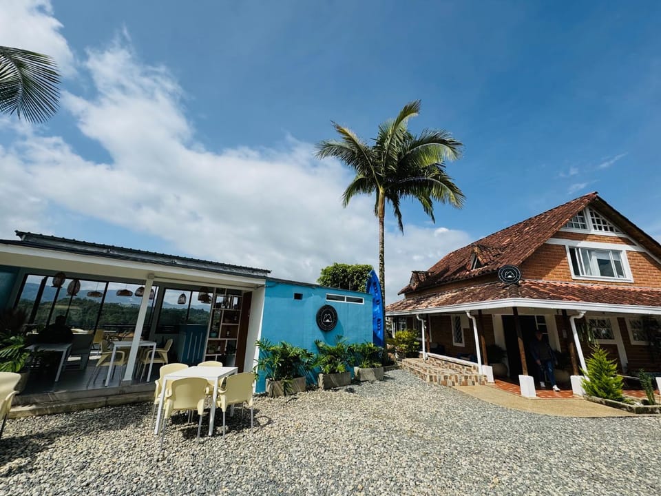 Property building, Restaurant/places to eat