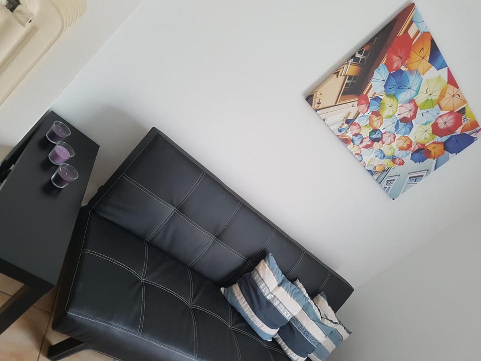 Bed, TV and multimedia, Seating area