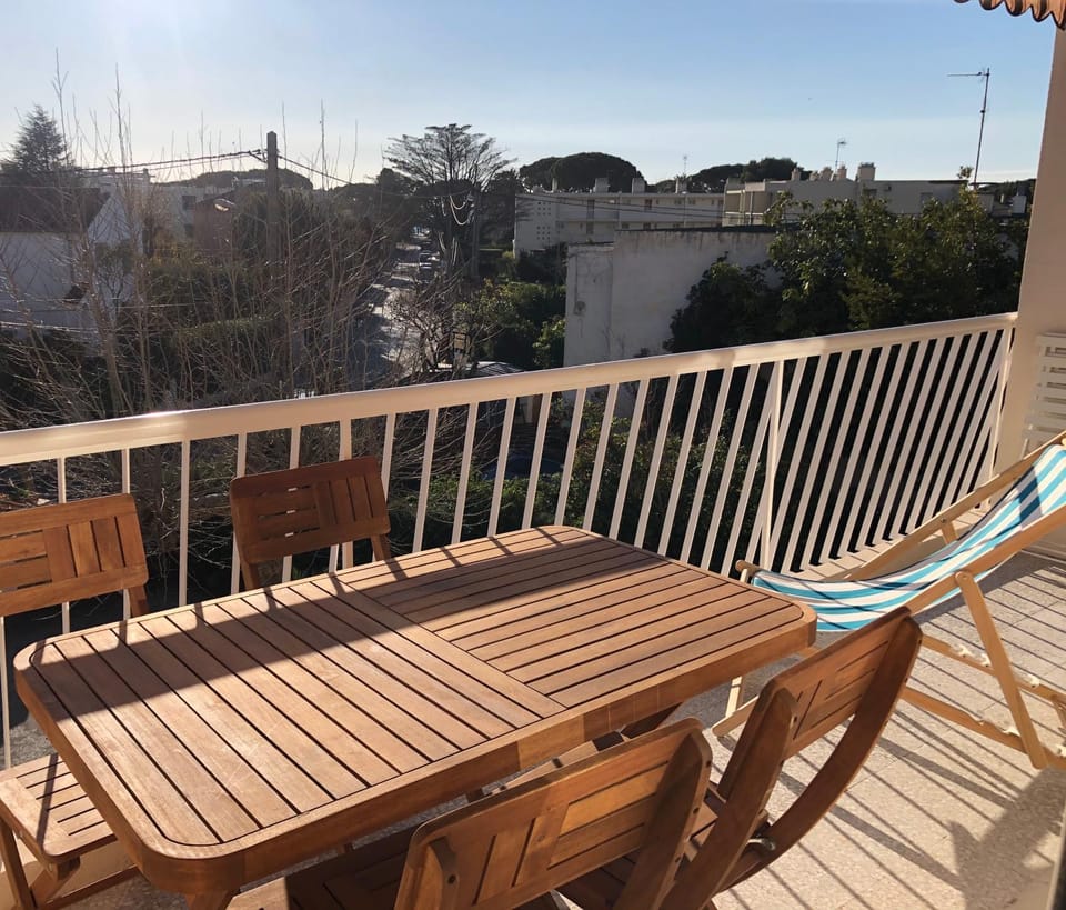 View (from property/room), Balcony/Terrace, Dining area