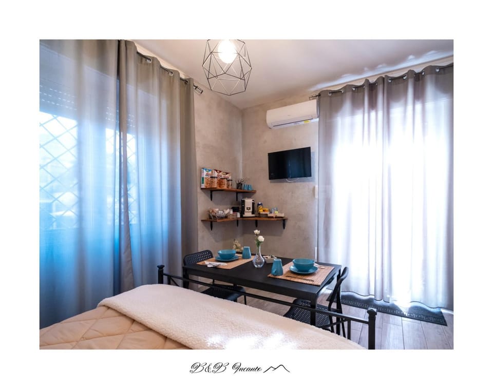 Kitchen or kitchenette, Seating area