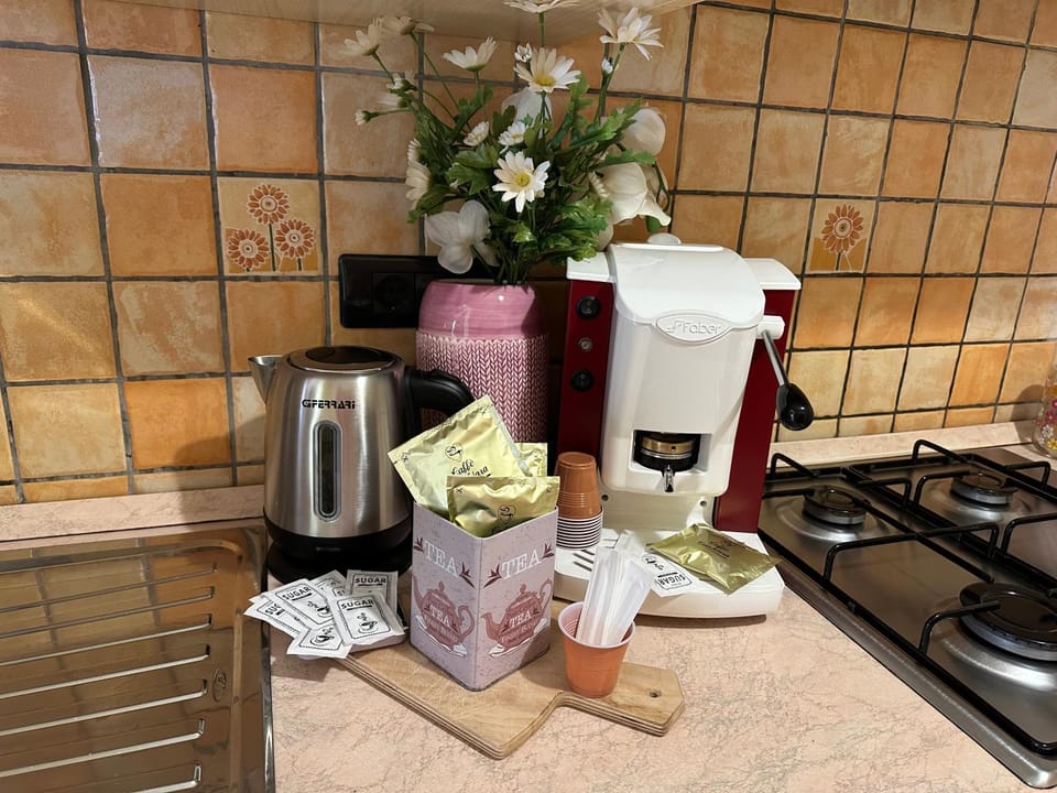 Coffee/tea facilities, Kitchen or kitchenette