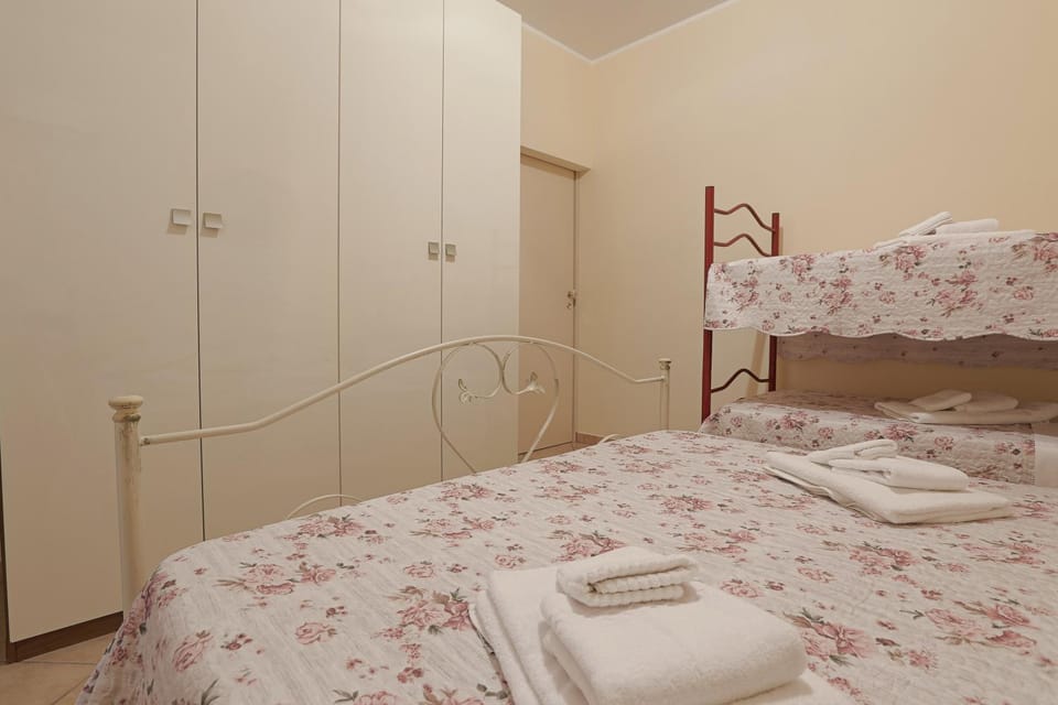 Bed, Bedroom, bunk bed
