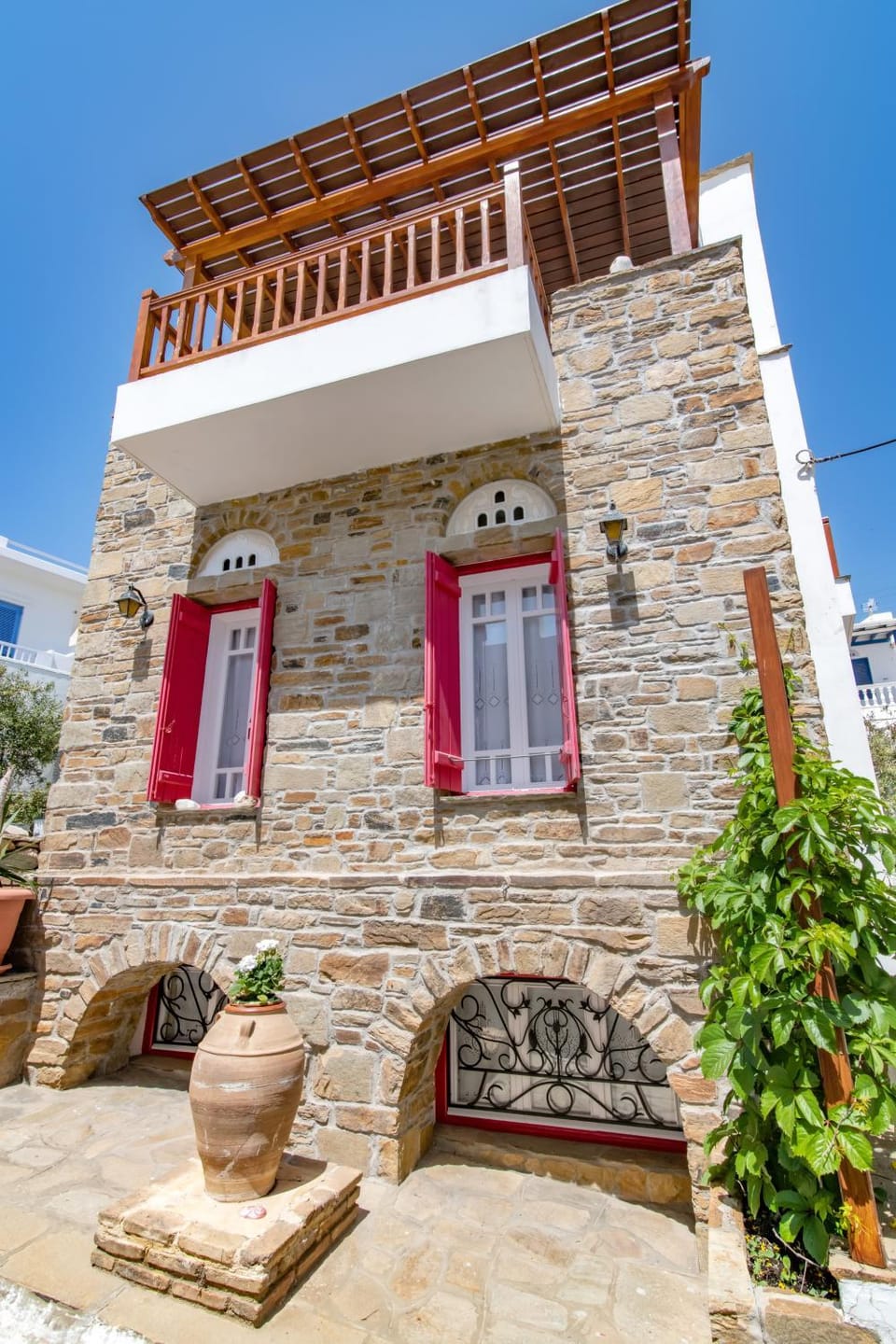Facade/entrance