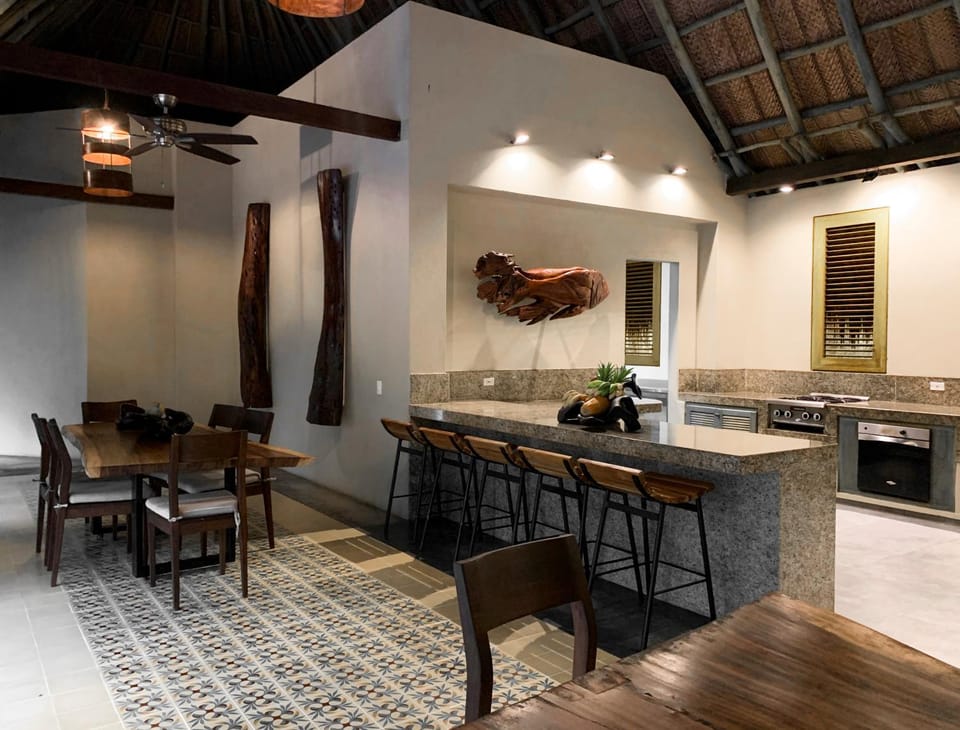 Restaurant/places to eat, Kitchen or kitchenette, Dining area
