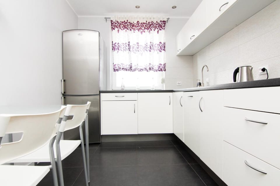 Kitchen or kitchenette, Dining area, Communal kitchen
