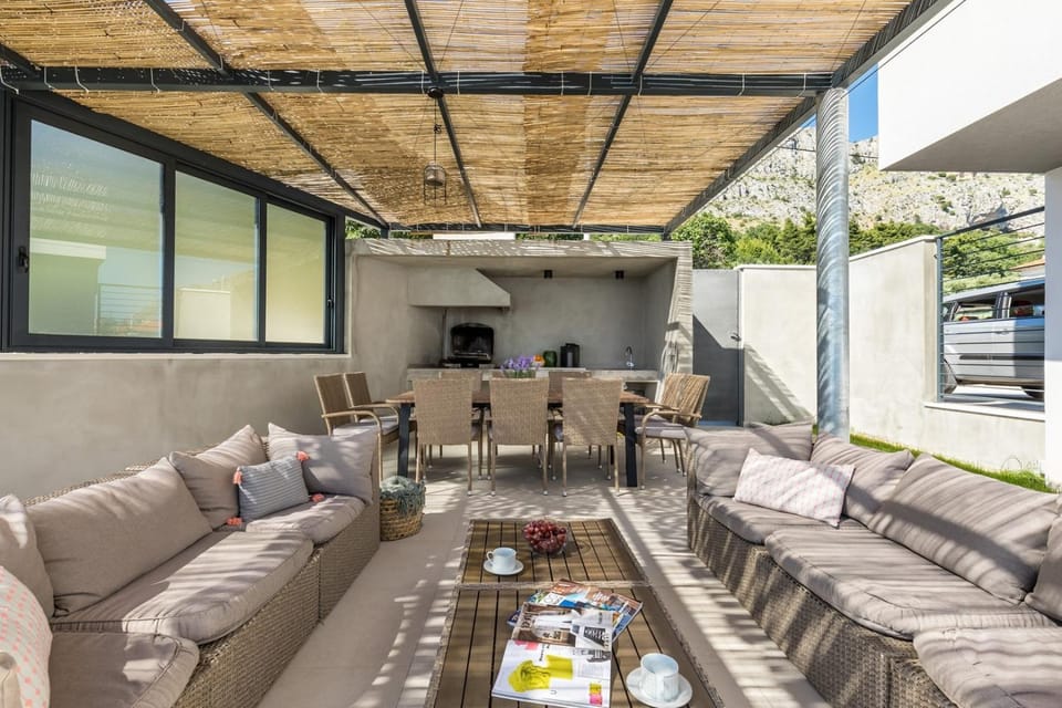 BBQ facilities, Balcony/Terrace, Dining area, Swimming pool