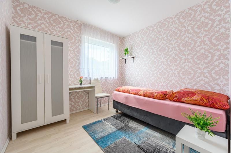 Bed, Photo of the whole room, Bedroom, wardrobe