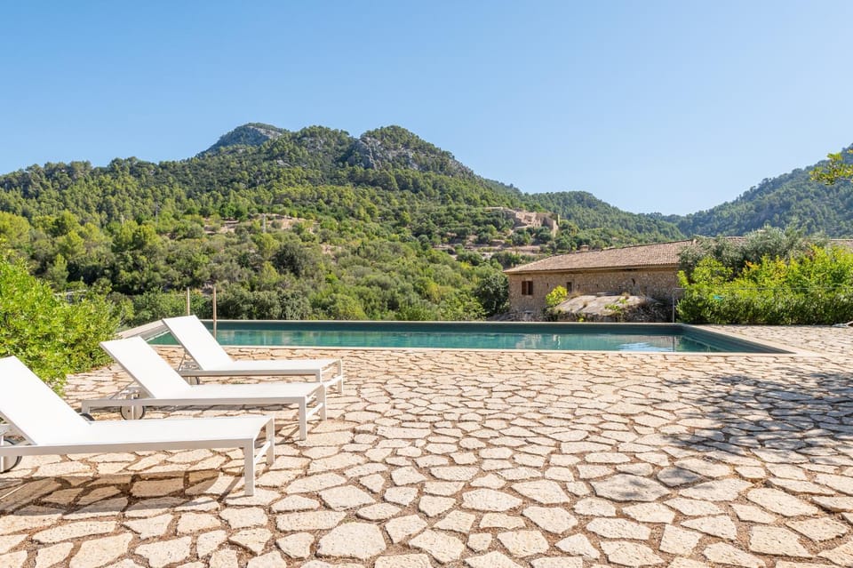 Nearby landmark, Day, Natural landscape, Balcony/Terrace, Mountain view, Pool view, Swimming pool, Swimming pool, sunbed