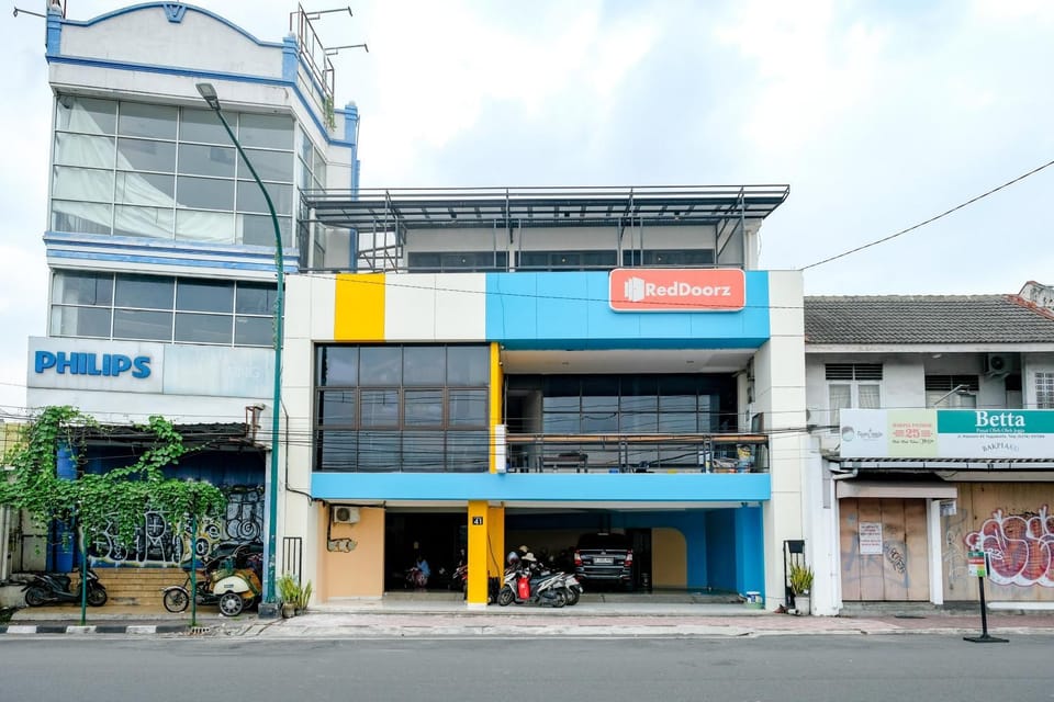 Facade/entrance