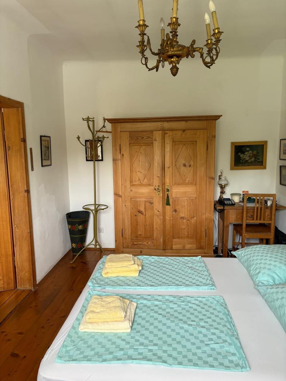Bed, Photo of the whole room, Bedroom, wardrobe
