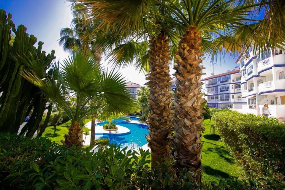 Апартаменты в парковой зоне с видом на море Apartment in Torrevieja