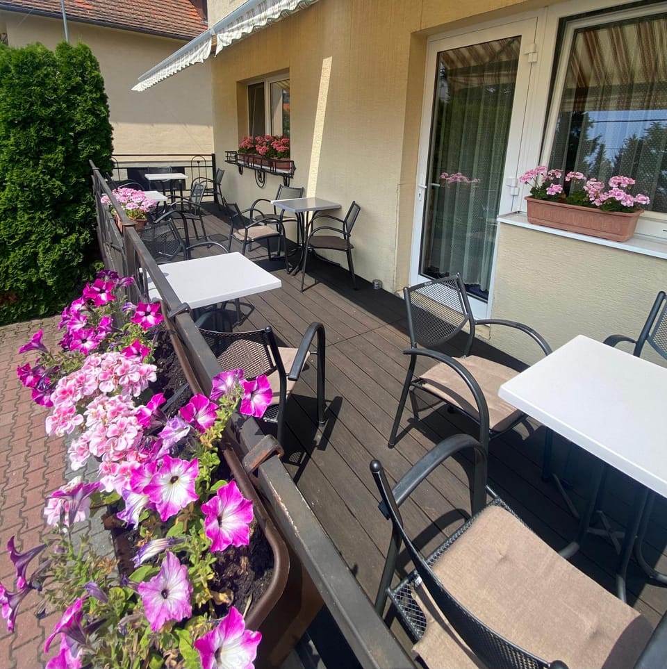 Balcony/Terrace, Seating area, Dining area
