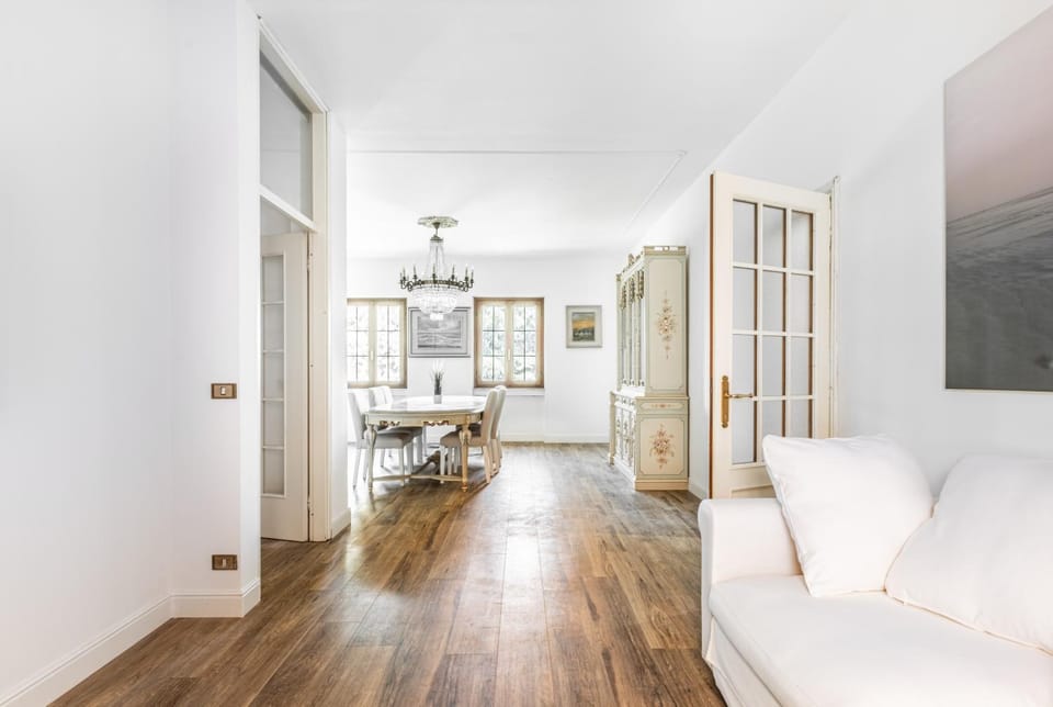 Living room, Photo of the whole room, Dining area