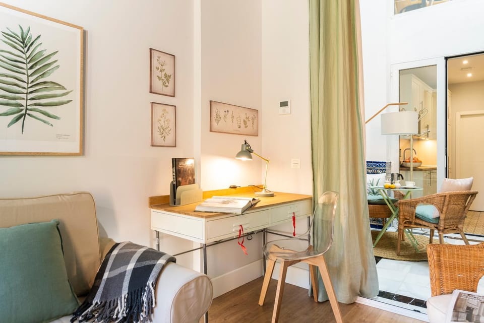 Seating area, Bedroom