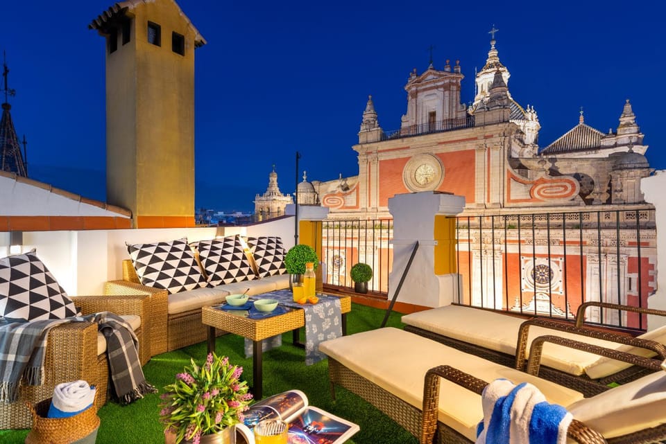 Property building, Balcony/Terrace, City view, Landmark view, Street view